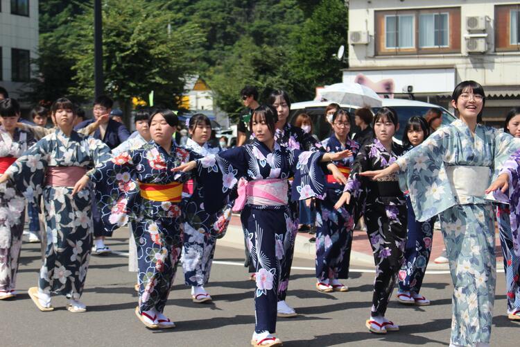鰺ヶ沢高校流し踊り