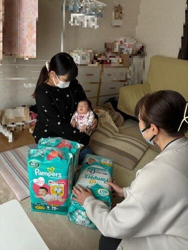 おむつ支給の様子